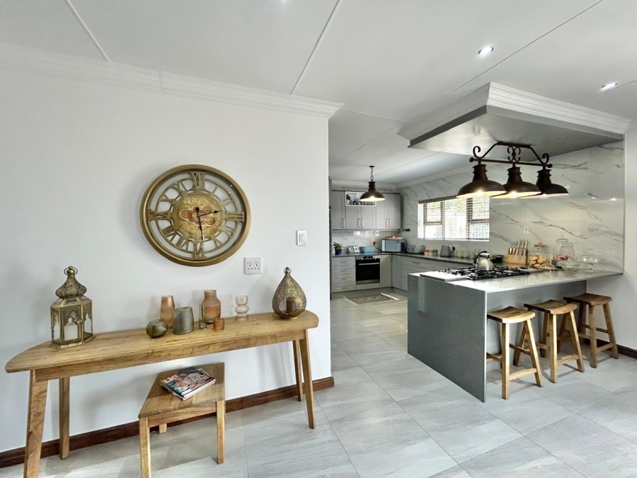 4 Bedroom Property for Sale in Wavecrest Eastern Cape